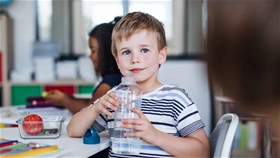 Vì sao trường học nên chọn đơn vị có hệ thống kho giao nước toàn thành phố?