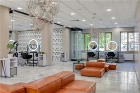 Trung tâm chăm sóc da cần bao nhiêu nước chai nhỏ mỗi ngày?