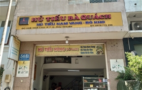 Quán hủ tiếu Bà Quách: 50B Hoa Cau, Phường 7, Quận Phú Nhuận