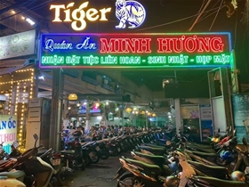 Quán ốc Minh Hương: 08 Tống Văn Trân, Phường 5, Quận 11